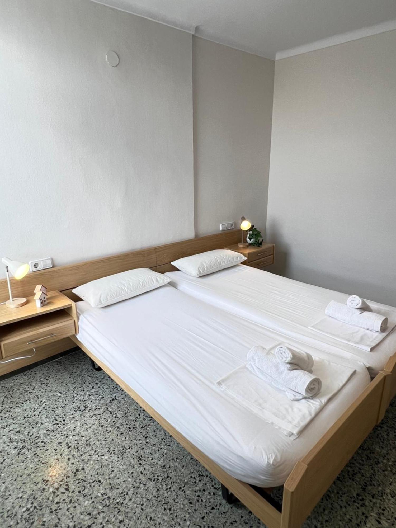 3 Room Apartment, 500M To Beach, Swimming Pool, Nice Terrace Roses Exterior foto