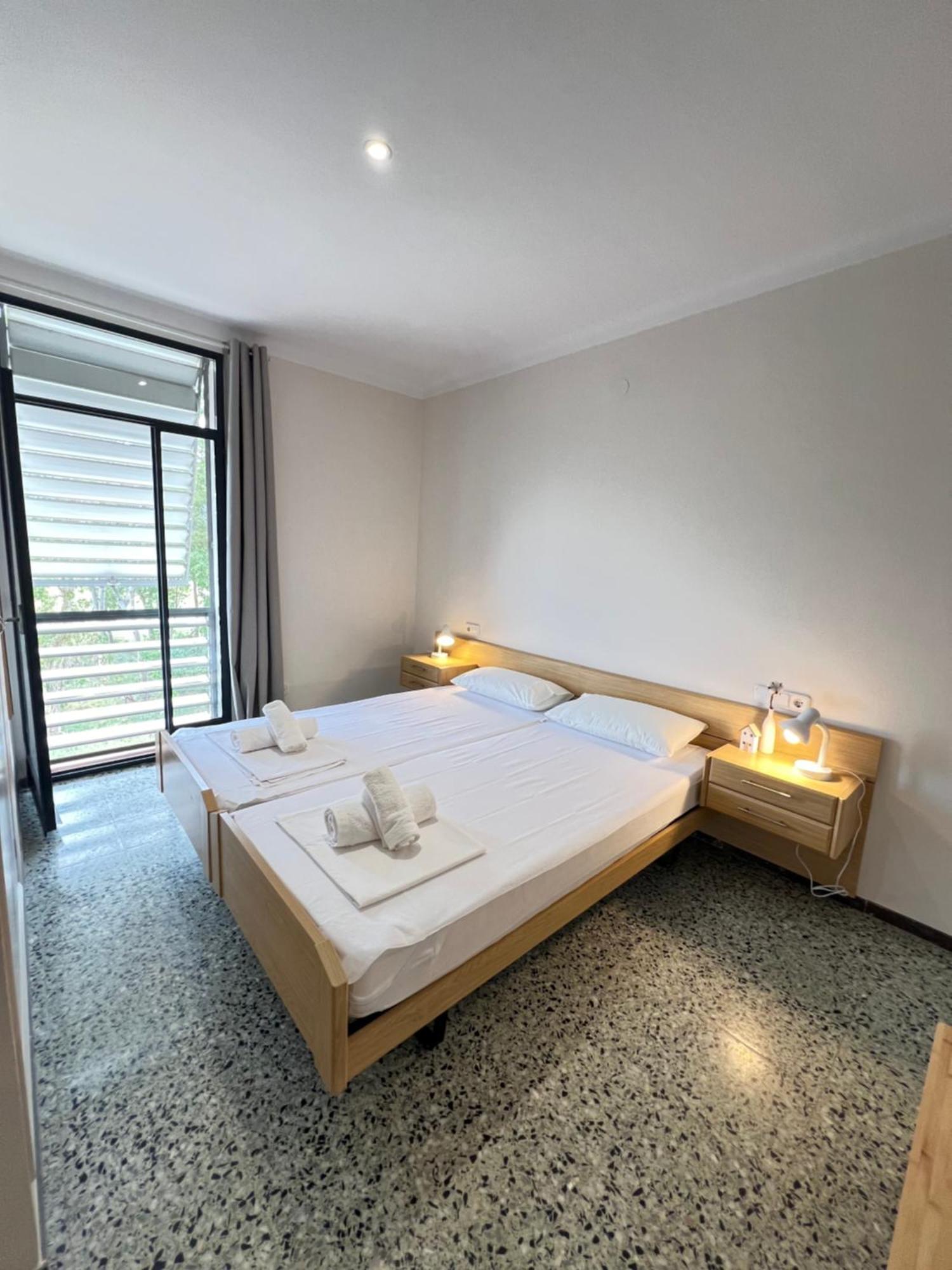 3 Room Apartment, 500M To Beach, Swimming Pool, Nice Terrace Roses Exterior foto