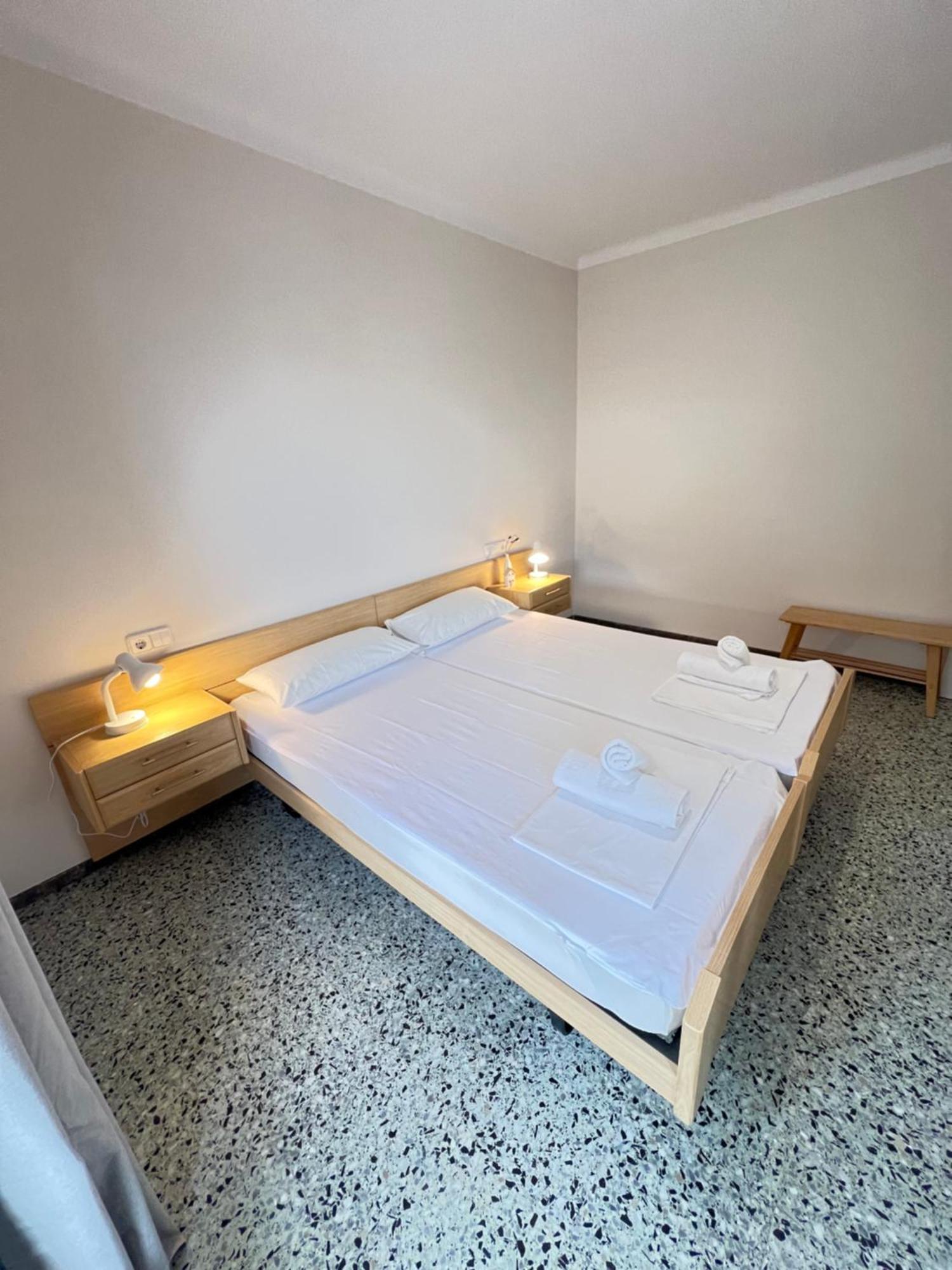 3 Room Apartment, 500M To Beach, Swimming Pool, Nice Terrace Roses Exterior foto